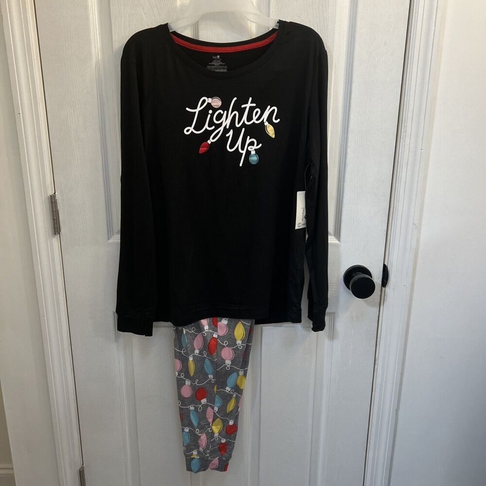 NWT Secret Treasures Womens' Light Up Christmas Pajama set Size Small (4-6)